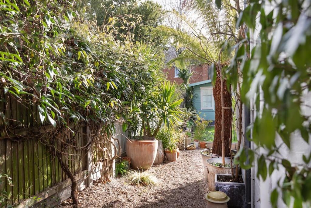 Chic Seaside Cottage With Sunny Garden And Bbq, Close To Beach And High Street Holiday home Whitstable